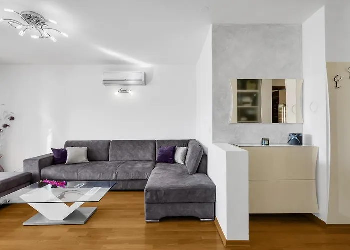 Linea * ماكارسكا